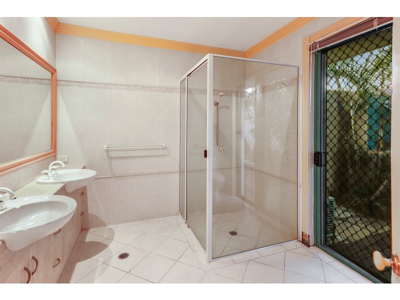 124 Armstrong Way, Highland Park QLD 4211