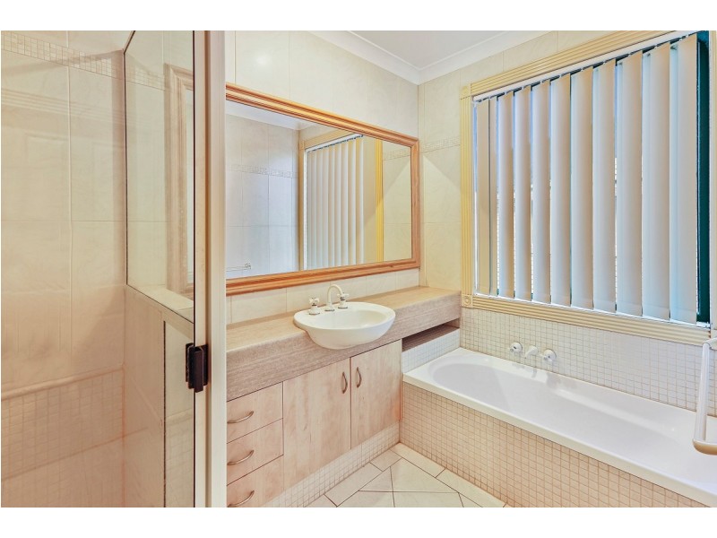 124 Armstrong Way, Highland Park QLD 4211