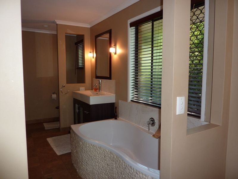 24 Yarraowee Drive, Nerang QLD 4211