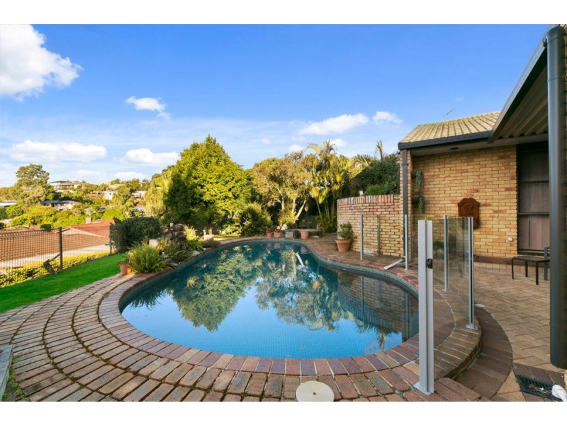 4 Emerald Court, Carrara QLD 4211