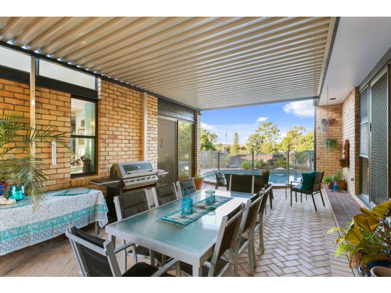 4 Emerald Court, Carrara QLD 4211