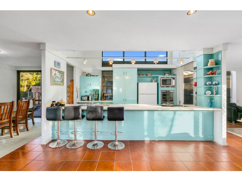 4 Emerald Court, Carrara QLD 4211