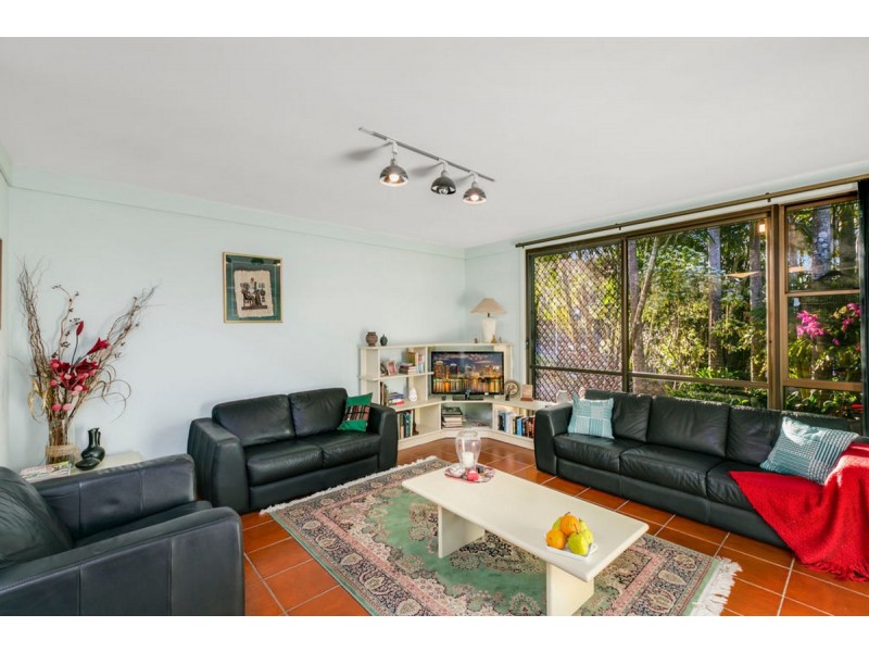 4 Emerald Court, Carrara QLD 4211