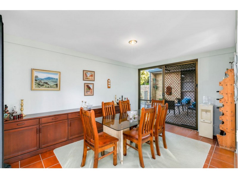 4 Emerald Court, Carrara QLD 4211