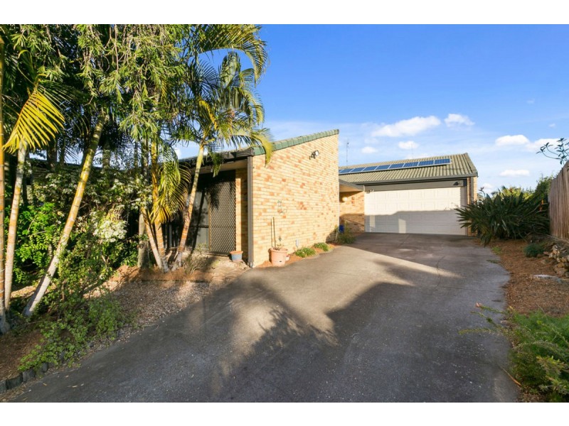 4 Emerald Court, Carrara QLD 4211
