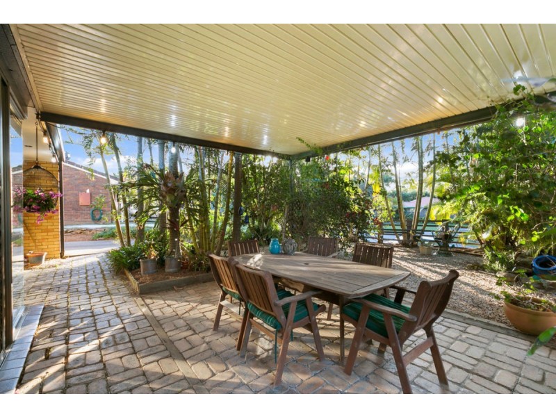4 Emerald Court, Carrara QLD 4211