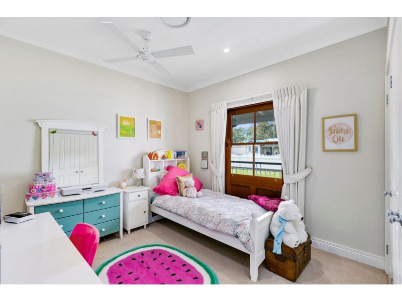 25 Mountain View Crest, Mount Nathan QLD 4211