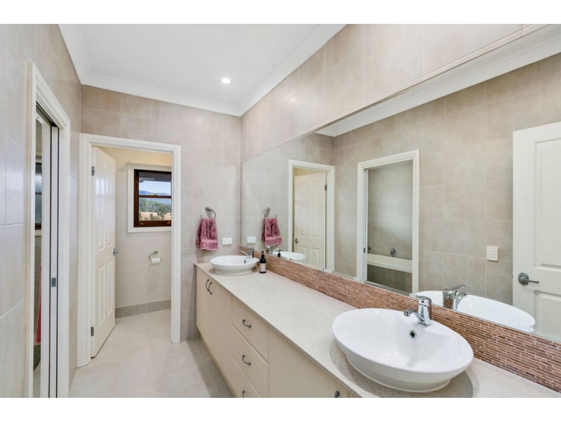 25 Mountain View Crest, Mount Nathan QLD 4211