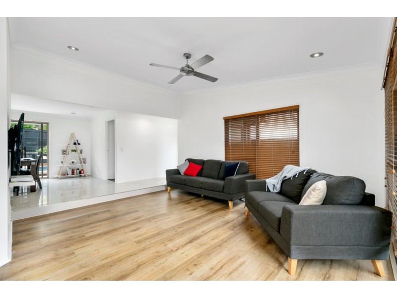 13 Bradstone Road, Carrara QLD 4211