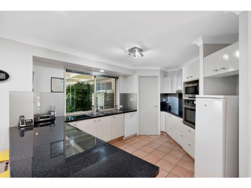 1 Nairn Court, Highland Park QLD 4211