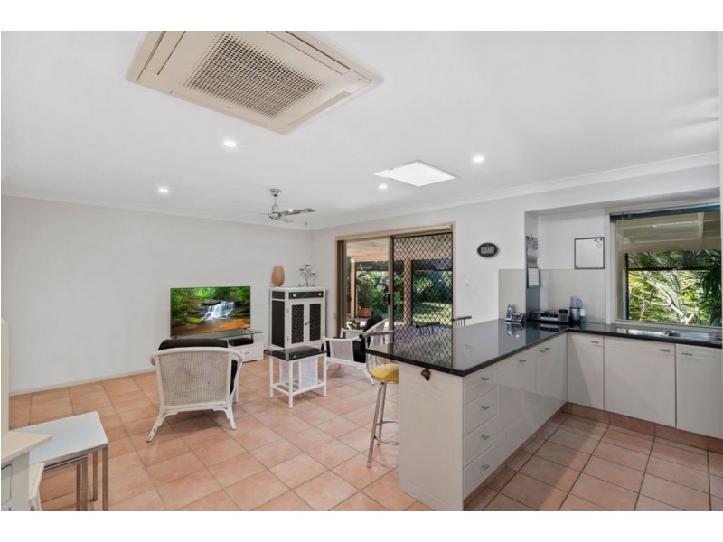 1 Nairn Court, Highland Park QLD 4211