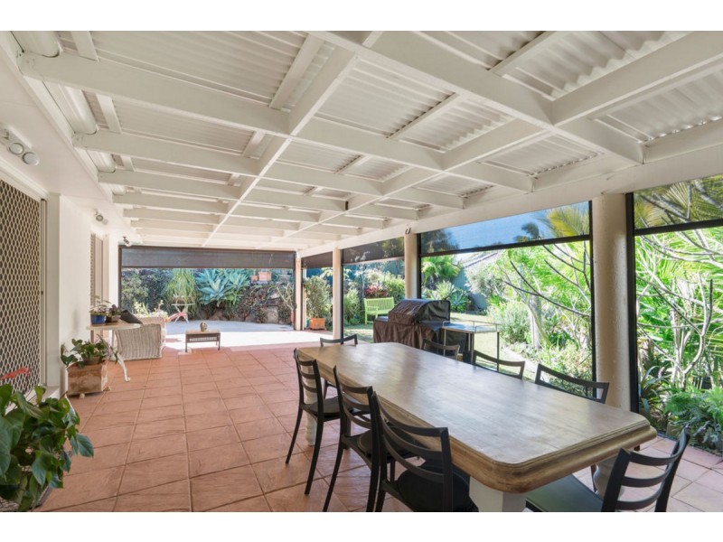 1 Nairn Court, Highland Park QLD 4211