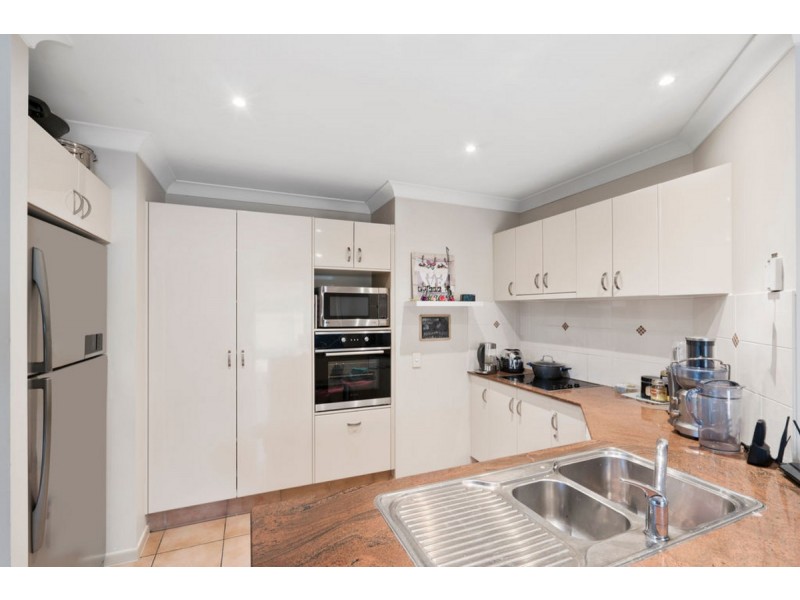 1/2 Josh Court, Ashmore QLD 4214