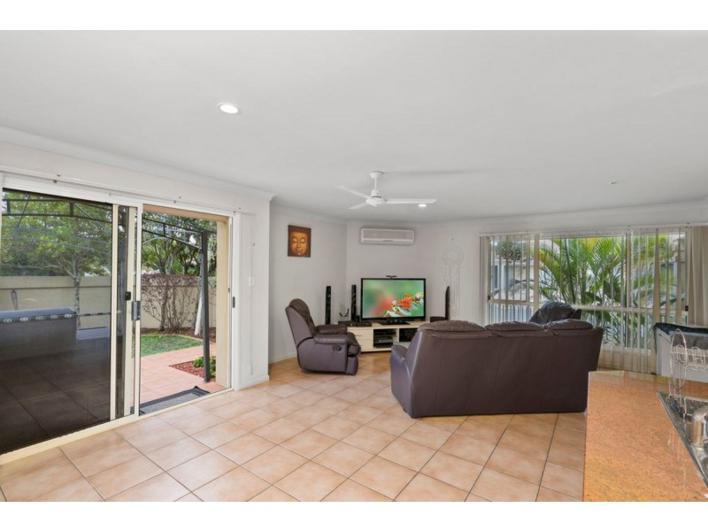 1/2 Josh Court, Ashmore QLD 4214