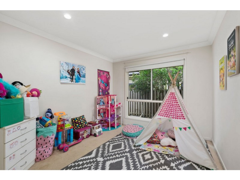 1/2 Josh Court, Ashmore QLD 4214