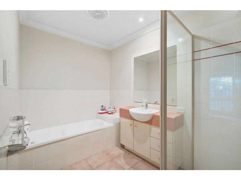 1/2 Josh Court, Ashmore QLD 4214