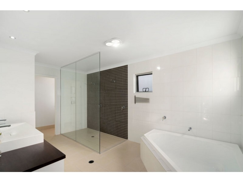 79 Kincaid Drive, Highland Park QLD 4211