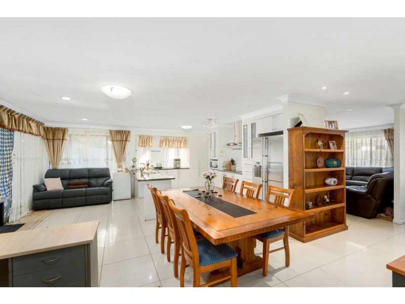 12 Greenbank Circuit, Carrara QLD 4211