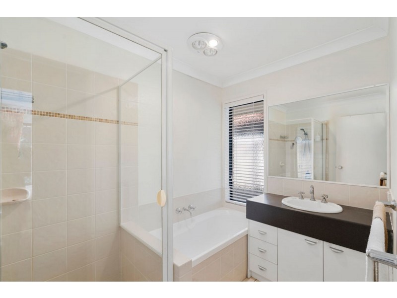 12 Greenbank Circuit, Carrara QLD 4211