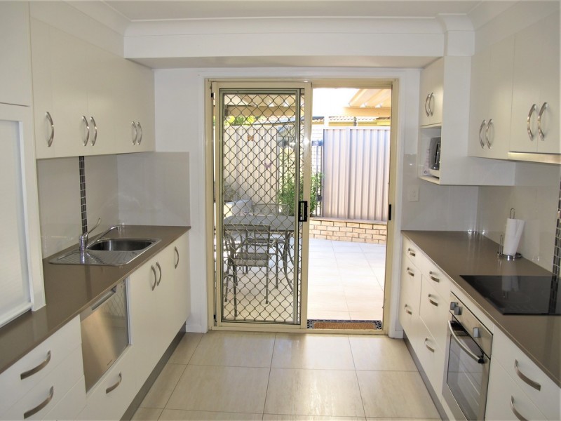 22 Hastings Crescent, Carrara QLD 4211