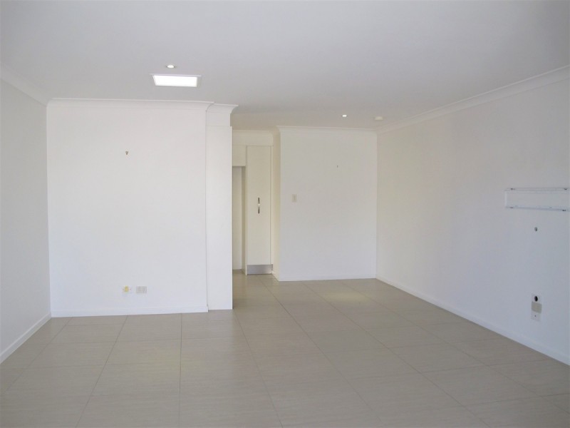 22 Hastings Crescent, Carrara QLD 4211