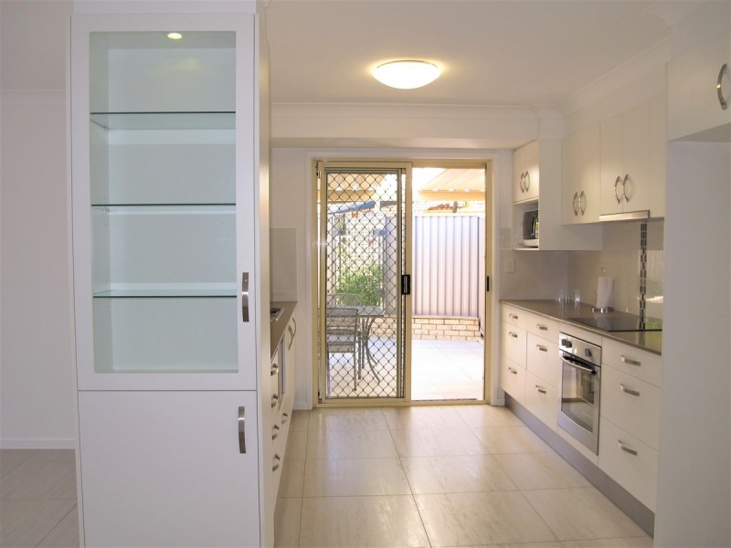 22 Hastings Crescent, Carrara QLD 4211