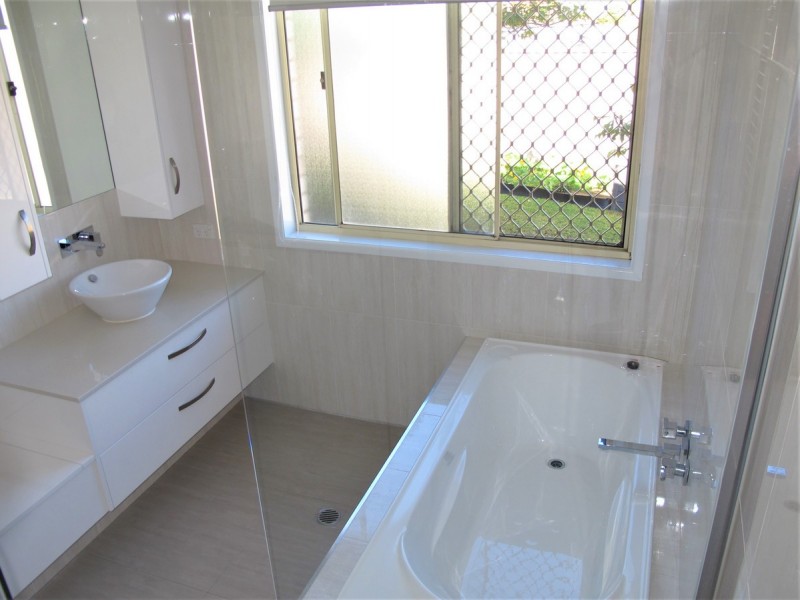 22 Hastings Crescent, Carrara QLD 4211