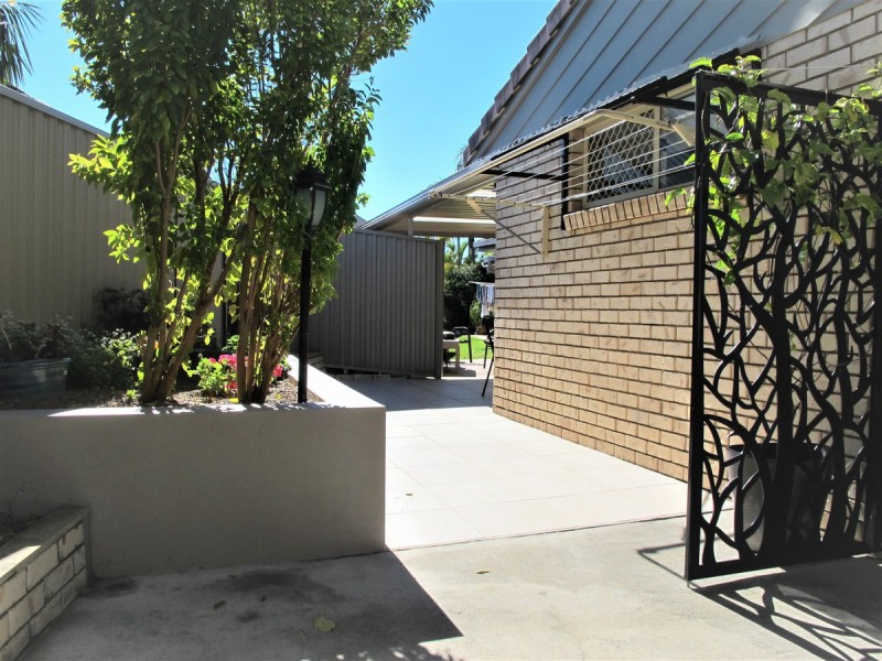 22 Hastings Crescent, Carrara QLD 4211