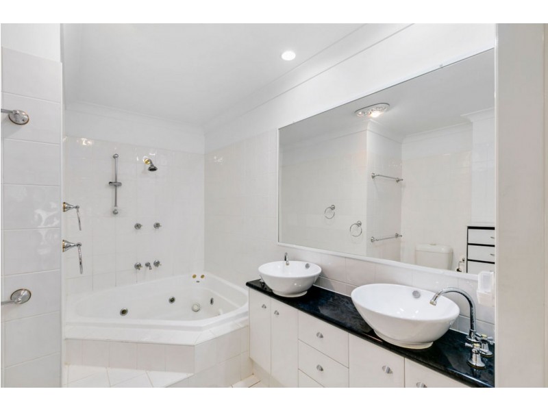28/2 Ridgeline Way, Highland Park QLD 4211