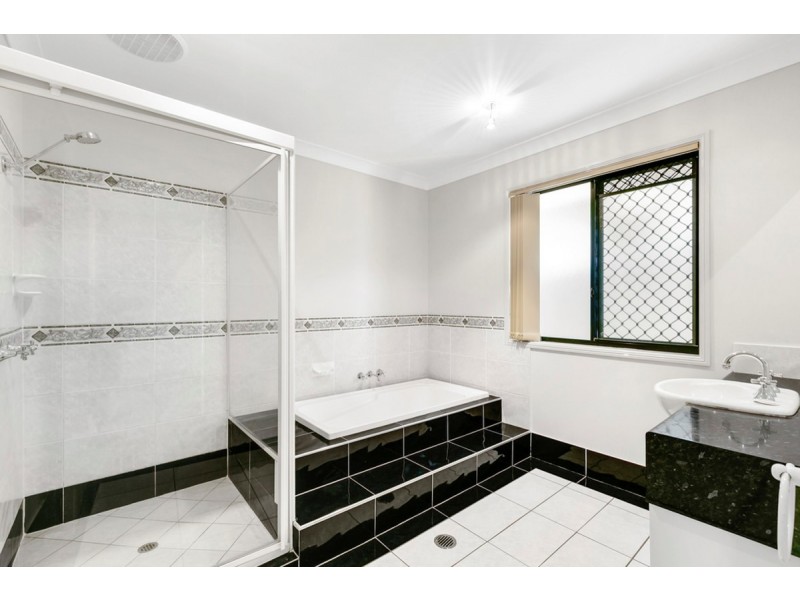75 Armstrong Way, Highland Park QLD 4211