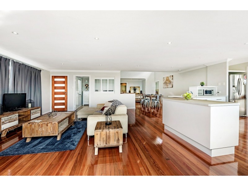 31 Tara Vista Boulevard, Highland Park QLD 4211