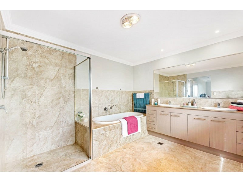 31 Tara Vista Boulevard, Highland Park QLD 4211