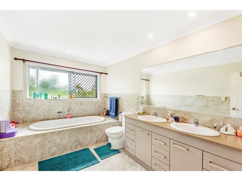 31 Tara Vista Boulevard, Highland Park QLD 4211