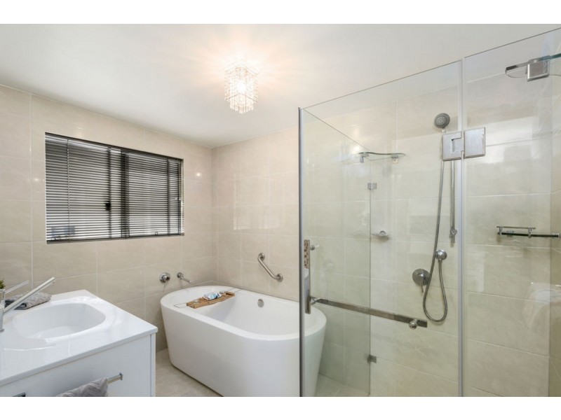 69 Chisholm Road, Carrara QLD 4211
