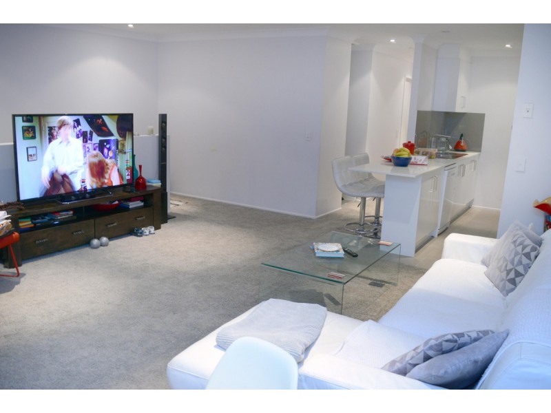 8/1a Mcleod Street, Highland Park QLD 4211