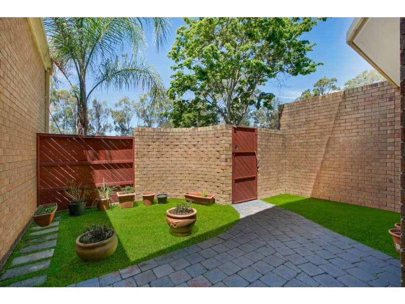 8/1a Mcleod Street, Highland Park QLD 4211