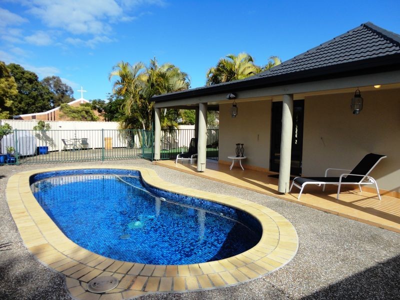 4 Nerang River Drive, Nerang QLD 4211