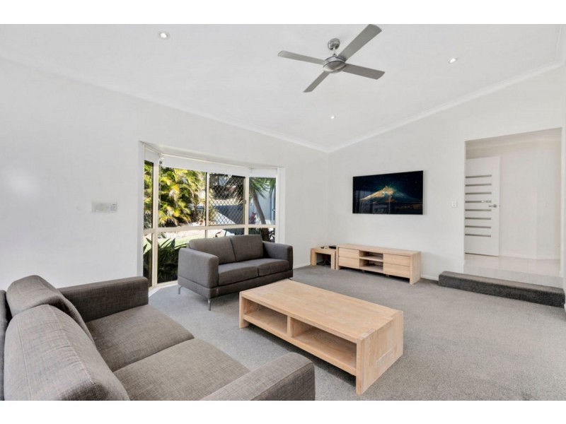 17 Woolmere Street, Carrara QLD 4211