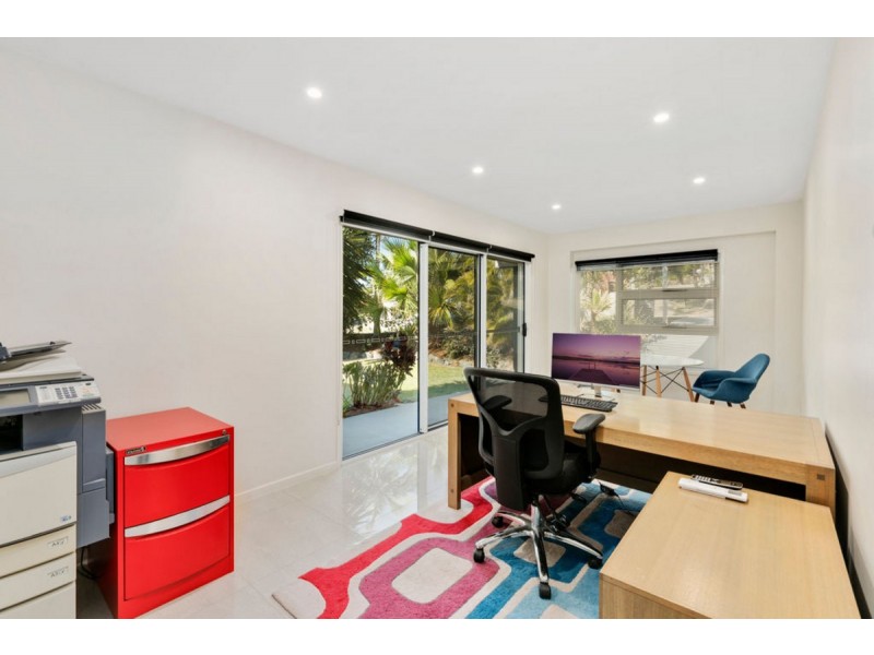 17 Woolmere Street, Carrara QLD 4211