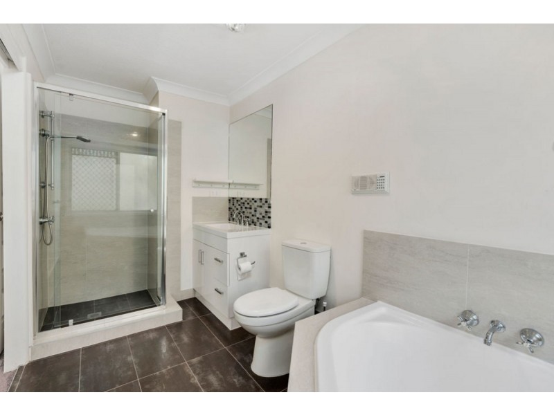 17 Woolmere Street, Carrara QLD 4211