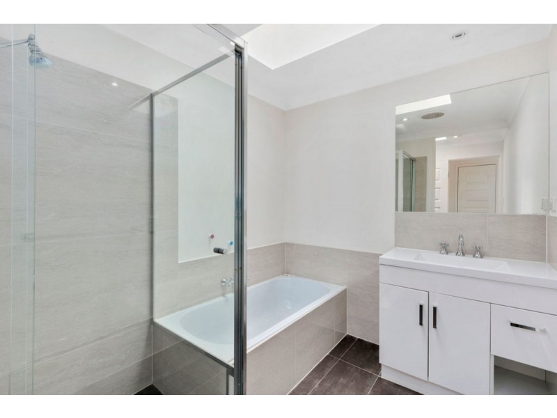 17 Woolmere Street, Carrara QLD 4211