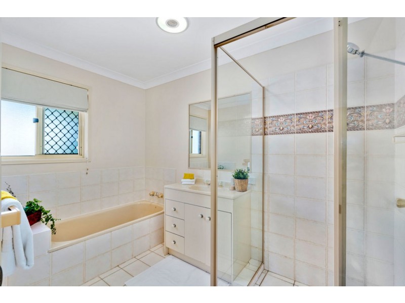 17 Polynesia Avenue, Pacific Pines QLD 4211