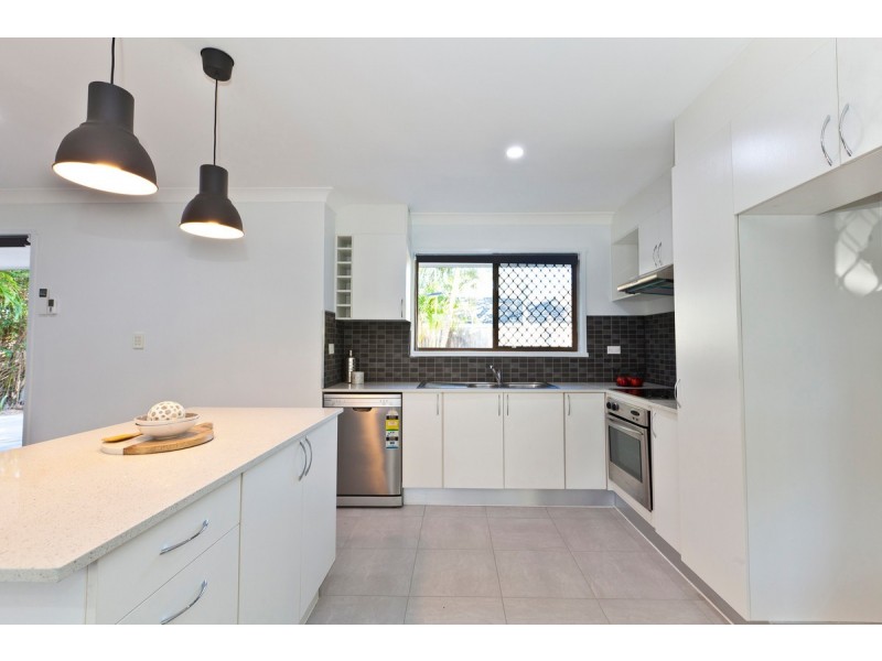 12 Alexander Drive, Highland Park QLD 4211