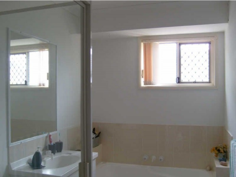 16 Rossmore Street, Nerang QLD 4211