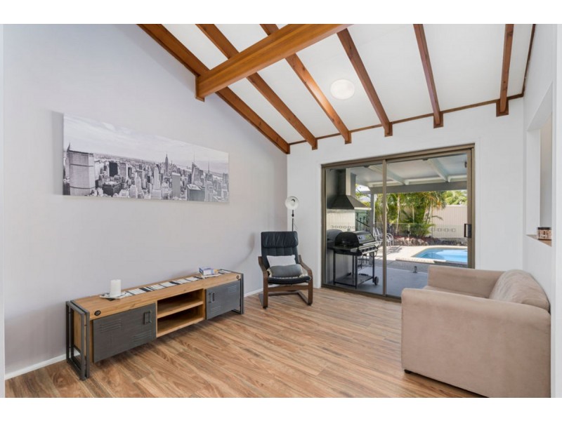 5 Lobban Court, Highland Park QLD 4211