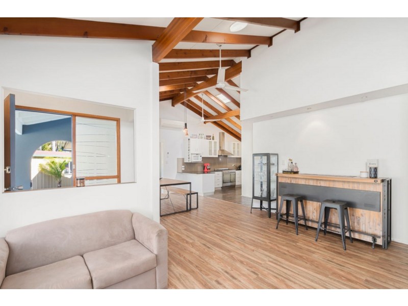 5 Lobban Court, Highland Park QLD 4211