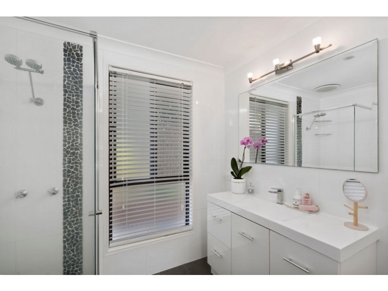 5 Farro Court, Carrara QLD 4211