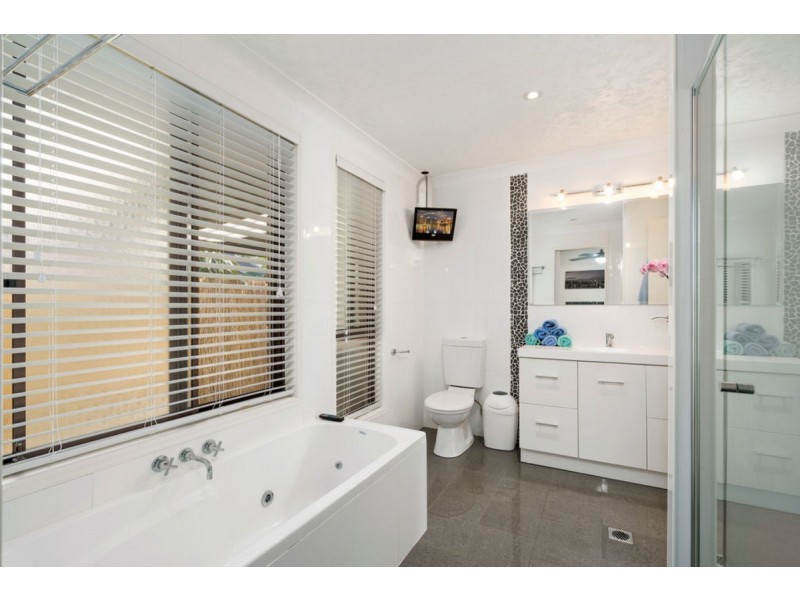 5 Farro Court, Carrara QLD 4211