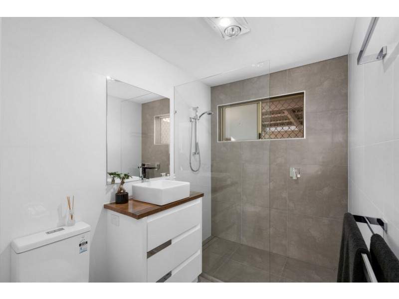 1 Bernadette Place, Highland Park QLD 4211