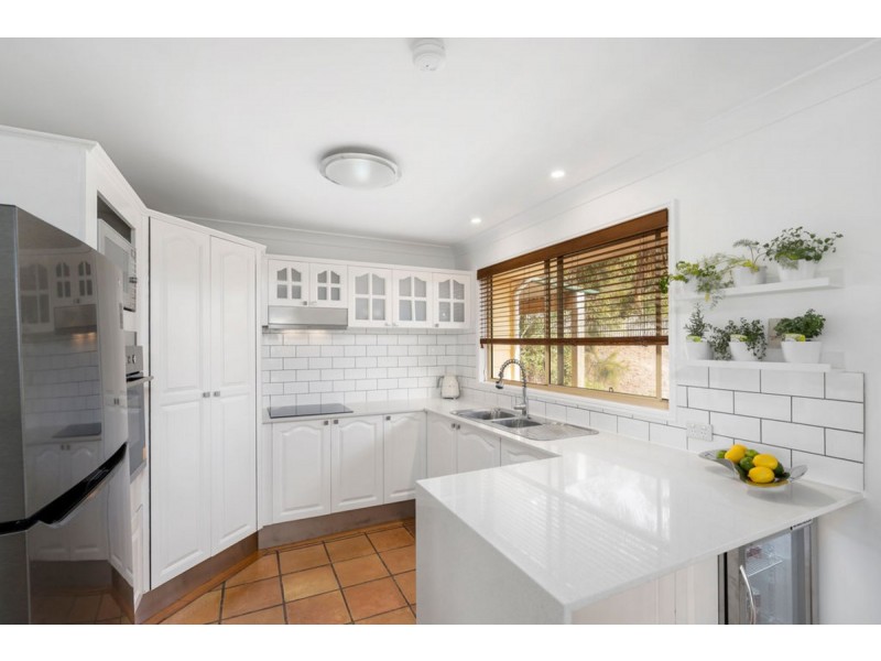 98A Explorers Way, Highland Park QLD 4211